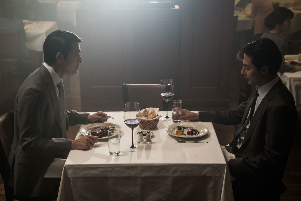 Woo-sung Jung در صحنه فیلم سینمایی The King به همراه In-seong Jo