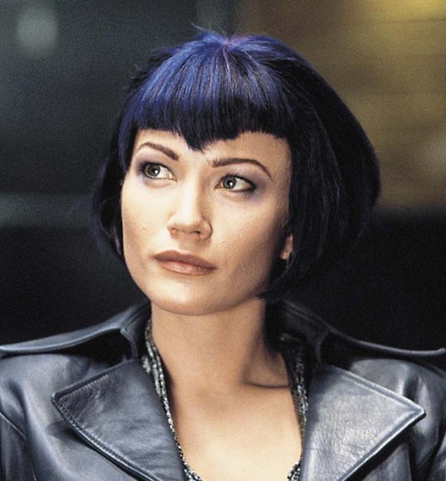 Sarah Wynter در صحنه فیلم سینمایی روز ششم