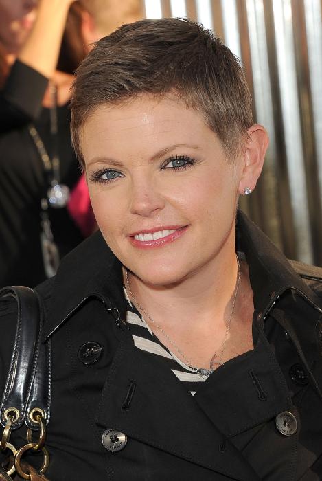 Natalie Maines در صحنه فیلم سینمایی فولاد اصل