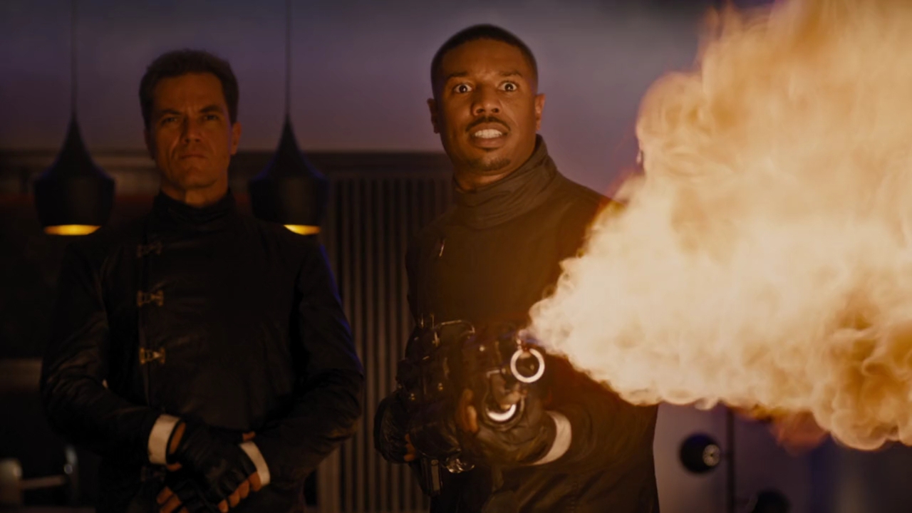 Michael B. Jordan در صحنه فیلم سینمایی Fahrenheit 451 به همراه مایکل شانون