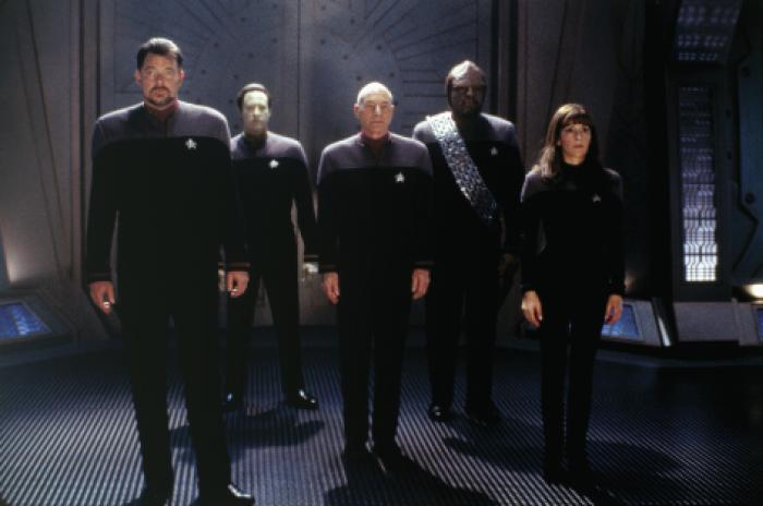 Michael Dorn در صحنه فیلم سینمایی پیشتازان فضا: نمسیس به همراه Patrick Stewart، برنت اسپاینر، Marina Sirtis و Jonathan Frakes