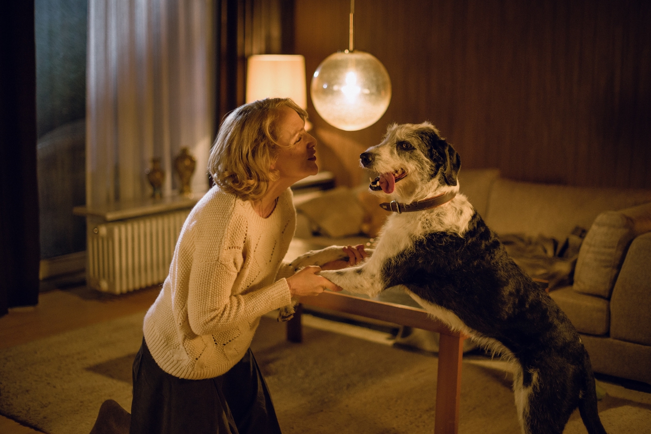 یولیانه کولر در صحنه فیلم سینمایی Der Hund begraben
