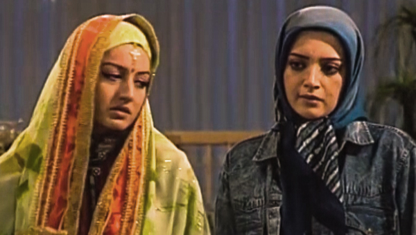 شیلا خداداد در صحنه سریال تلویزیونی مسافری از هند به همراه بهنوش طباطبایی