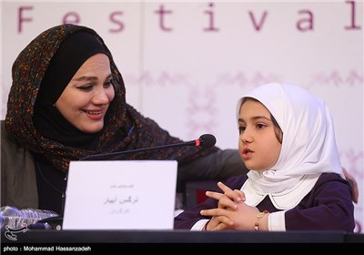 نرگس آبیار در جشنواره فیلم سینمایی نفس به همراه ساره نور موسوی