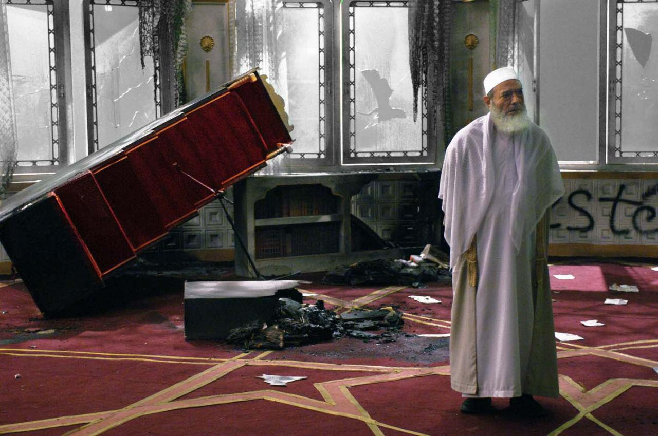 علی نصیریان در صحنه فیلم سینمایی امپراطور جهنم