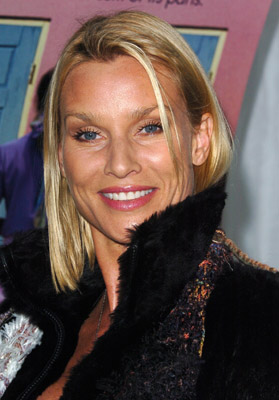 Nicollette Sheridan در صحنه فیلم سینمایی ترنس آمریکا