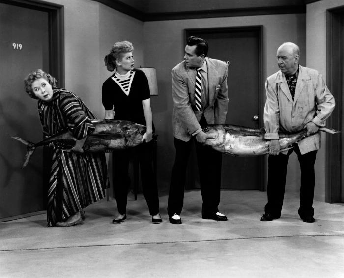 William Frawley در صحنه سریال تلویزیونی عاشقتم لوسی به همراه لوسیل بال، Desi Arnaz و Vivian Vance