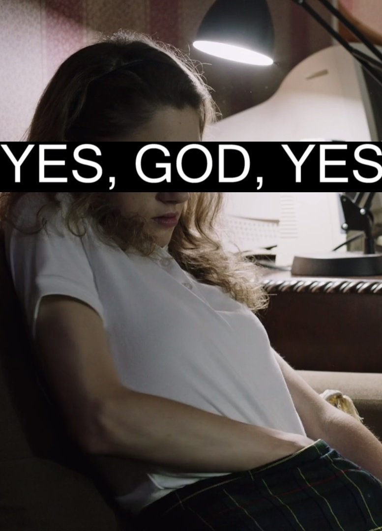 Natalia Dyer در صحنه فیلم سینمایی Yes, God, Yes