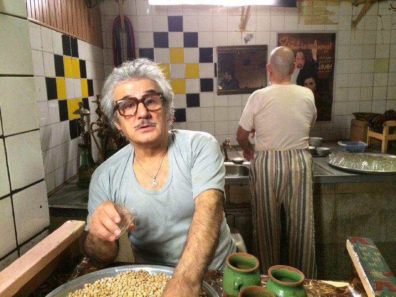 فرهاد آئیش در صحنه فیلم سینمایی یک دزدی عاشقانه به همراه مهدی هاشمی