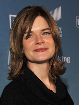 Betsy Brandt در صحنه سریال تلویزیونی برکینگ بد