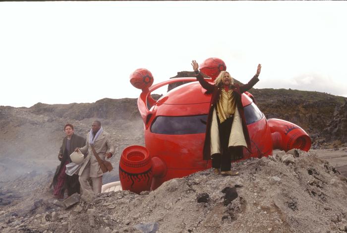 سم راک‌ول در صحنه فیلم سینمایی راهنمای سفر مجانی به کهکشان به همراه مارتین فریمن و Yasiin Bey