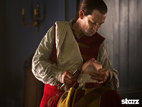 توبیاس منزیس در صحنه سریال تلویزیونی غریبه