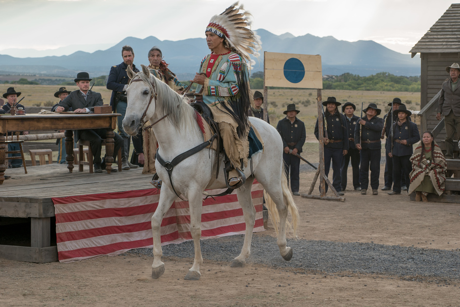 Michael Greyeyes در صحنه فیلم سینمایی Woman Walks Ahead