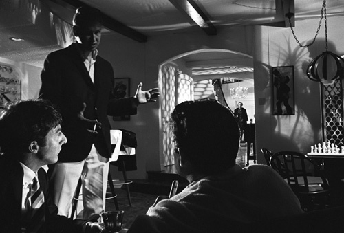 داستین هافمن در صحنه فیلم سینمایی فارغ التحصیل به همراه Mike Nichols