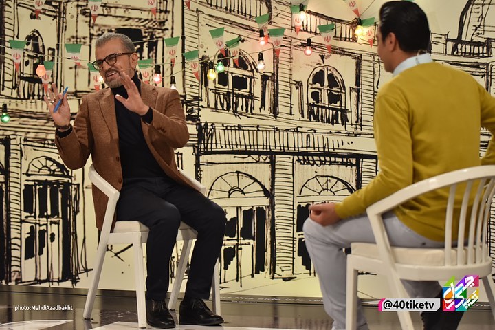 هرمز شجاعی‌مهر در صحنه برنامه تلویزیونی چهل تیکه