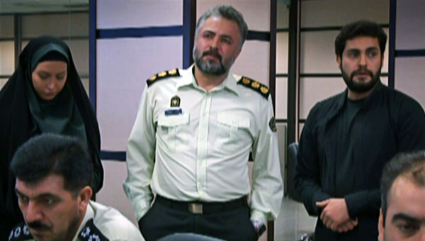 حسن جوهرچی در صحنه سریال تلویزیونی مثل شیشه به همراه امیرمحمد زند و فریبا نادری