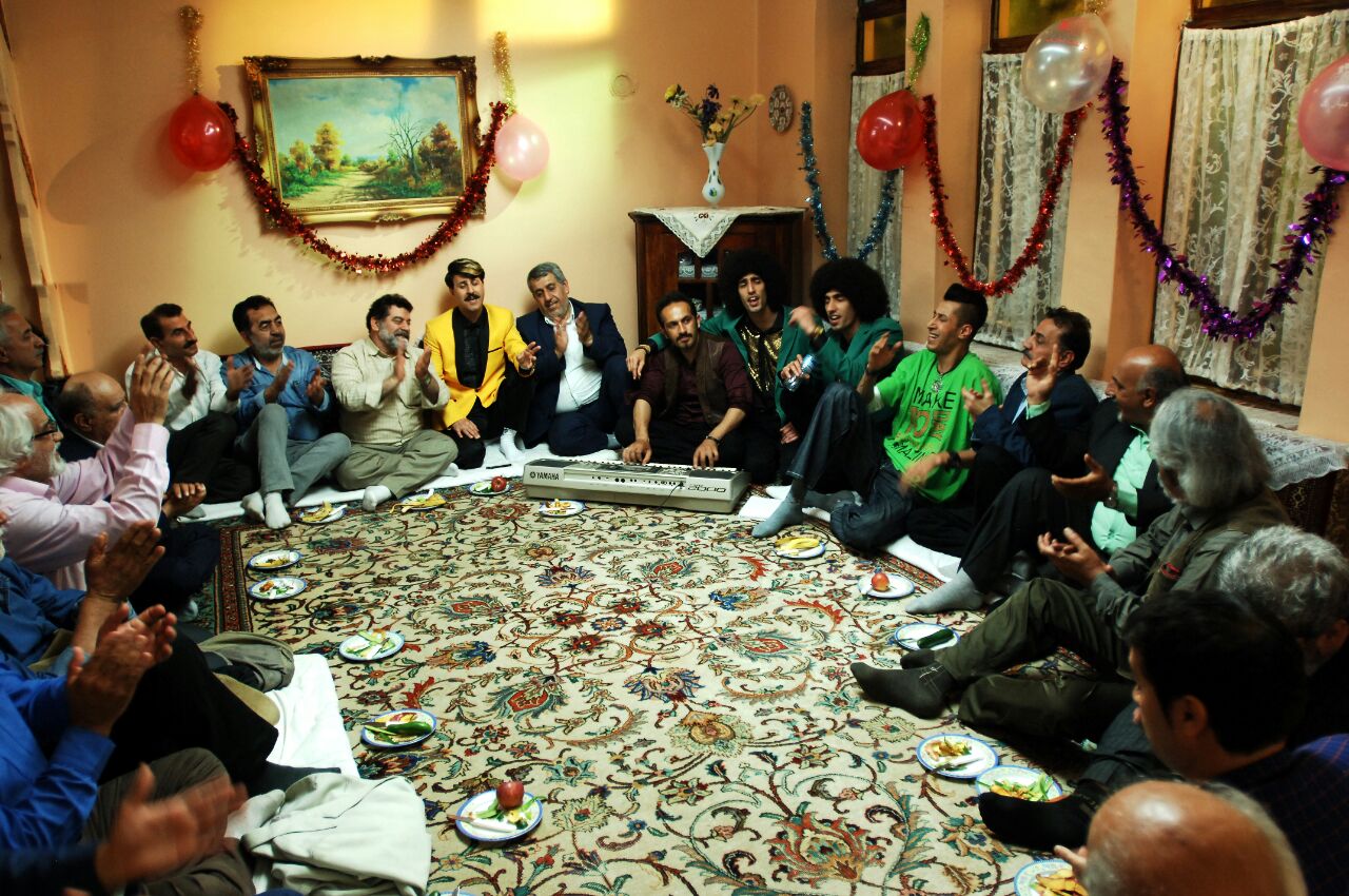 مجتبی بلال‌حبشی در صحنه سریال تلویزیونی پایتخت 5 به همراه مصطفی بلال‌حبشی و هومن حاجی‌عبداللهی