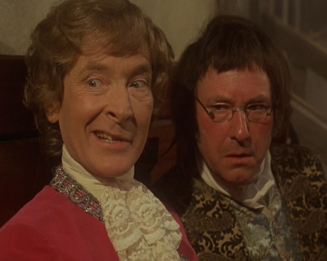 Jack Douglas در صحنه فیلم سینمایی Carry on Dick به همراه Kenneth Williams