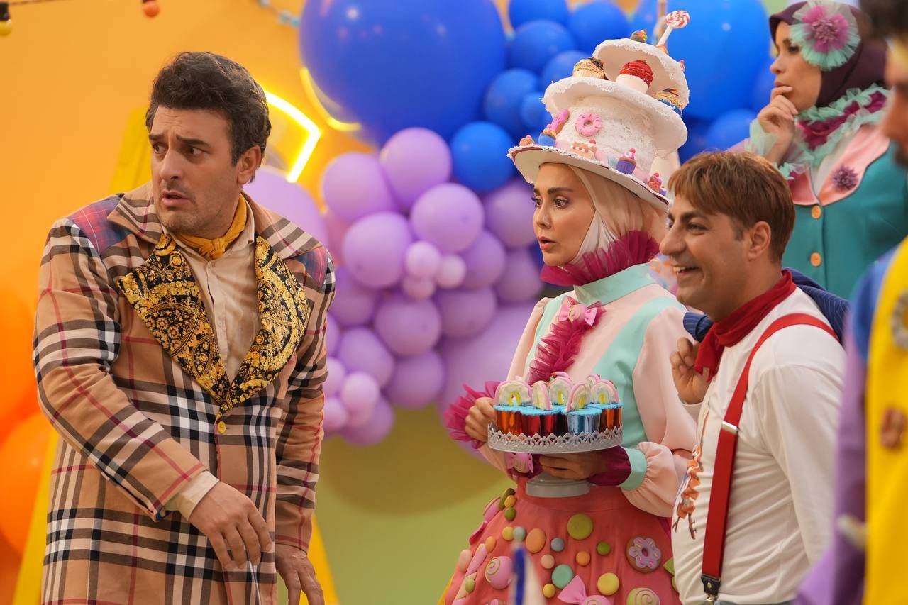  برنامه تلویزیونی دوقلوها در شهر پنج ستاره به کارگردانی جمشید بیات ترک