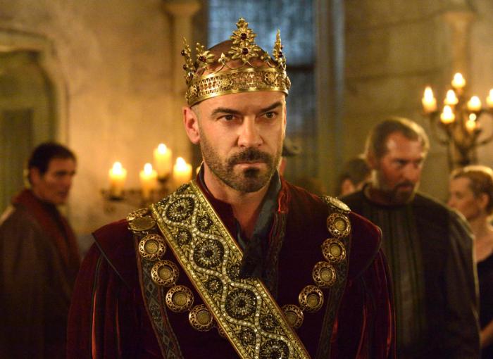 Alan Van Sprang در صحنه سریال تلویزیونی سلطنت