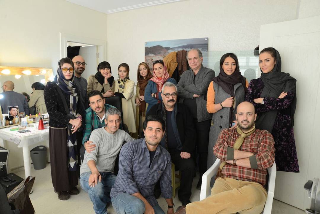 جوانه دلشاد در پشت صحنه فیلم سینمایی آخرین بار کی سحر را دیدی؟ به همراه آتیلا پسیانی، محمدرضا غفاری، شیوا کریمی، پریسا خسروی و فرزاد مؤتمن