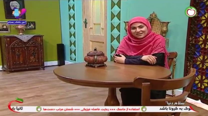 تصویری از شیما جان قربان، مجری سینما و تلویزیون در حال بازیگری سر صحنه یکی از آثارش