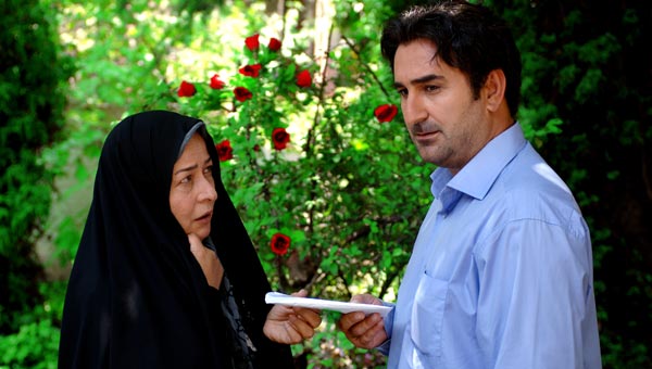 آزیتا حاجیان در صحنه سریال تلویزیونی تا ثریا به همراه مهران احمدی