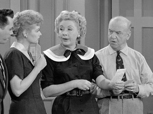 William Frawley در صحنه سریال تلویزیونی عاشقتم لوسی به همراه لوسیل بال، Desi Arnaz و Vivian Vance