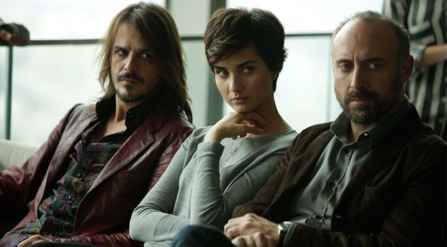  فیلم سینمایی Red Istanbul با حضور Tuba Büyüküstün، Mehmet Günsür و Halit Ergenç