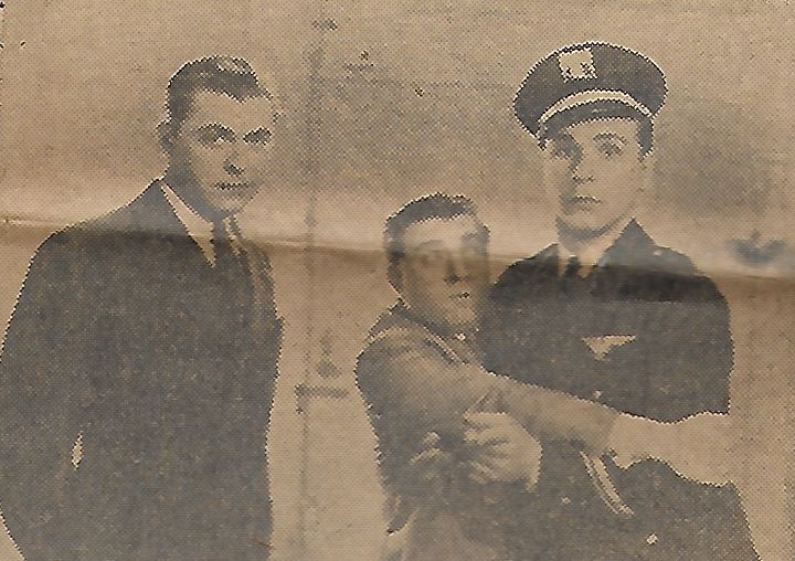Dick Powell در صحنه فیلم سینمایی Page Miss Glory به همراه Frank McHugh و Lyle Talbot