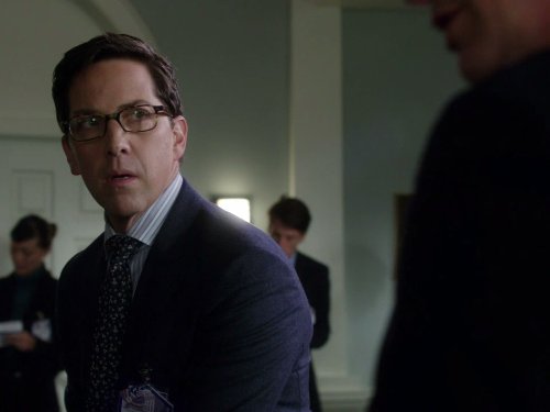 Dan Bucatinsky در صحنه سریال تلویزیونی رسوایی