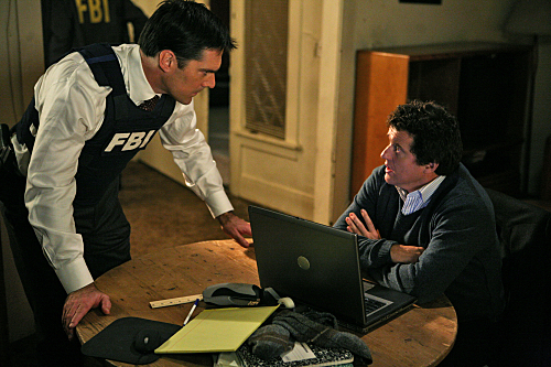 Louis Ferreira در صحنه سریال تلویزیونی ذهن های مجرم به همراه توماس گیبسون