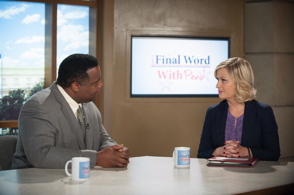 Jay Jackson در صحنه سریال تلویزیونی پارک ها و تفریحات به همراه Amy Poehler