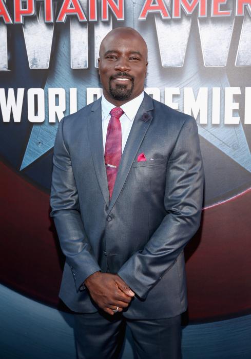 Mike Colter در صحنه فیلم سینمایی کاپیتان آمریکا: جنگ داخلی