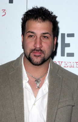 Joey Fatone در صحنه فیلم سینمایی اجاره