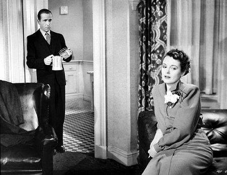 Mary Astor در صحنه فیلم سینمایی شاهین مالت به همراه هامفری بوگارت