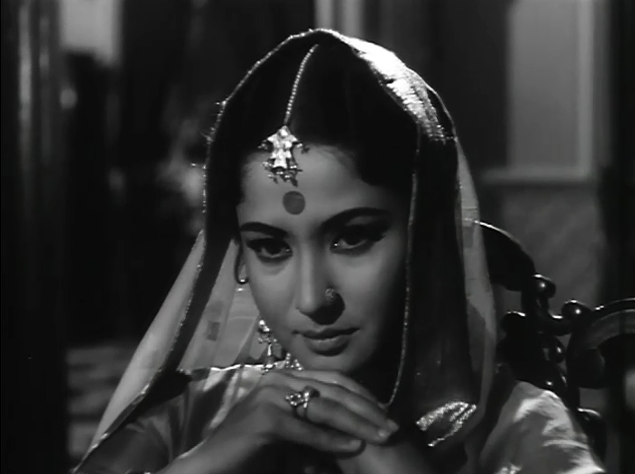 Meena Kumari در صحنه فیلم سینمایی Sahib Bibi Aur Ghulam