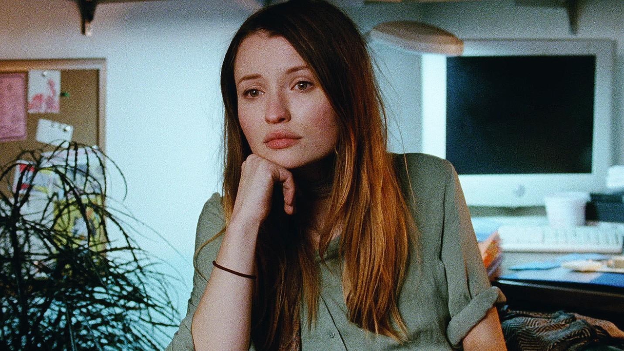 Emily Browning در صحنه فیلم سینمایی Golden Exits