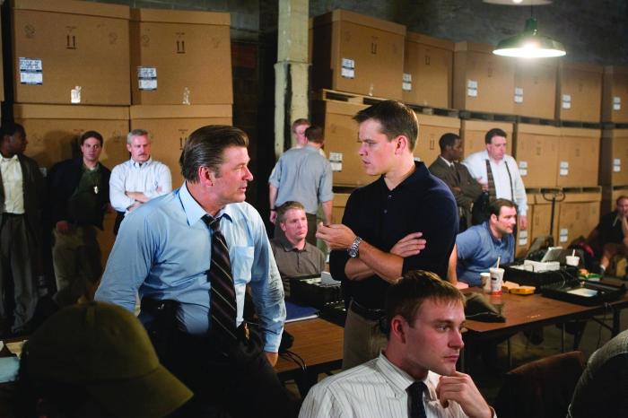 الک بالدوین در صحنه فیلم سینمایی رفتگان به همراه مت دیمون