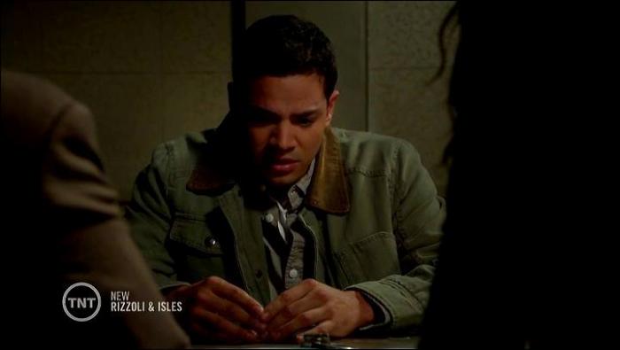 Rene Rosado در صحنه سریال تلویزیونی Rizzoli & Isles