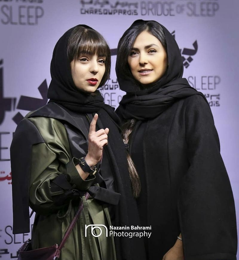 هدی زین‌العابدین در اکران افتتاحیه فیلم سینمایی پل خواب به همراه هستی مهدوی‌فر