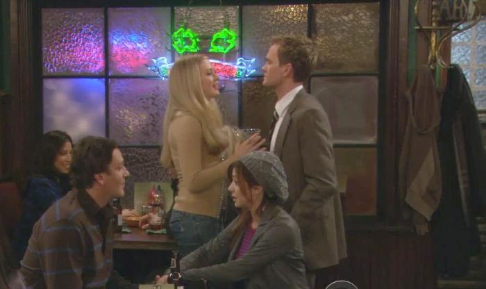 Brooke Newton در صحنه سریال تلویزیونی آشنایی با مادر به همراه Jason Segel، Alyson Hannigan و نیل پاتریک هریس