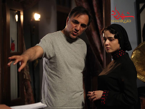 حسن فتحی در صحنه سریال تلویزیونی شهرزاد 2 به همراه ترانه علیدوستی