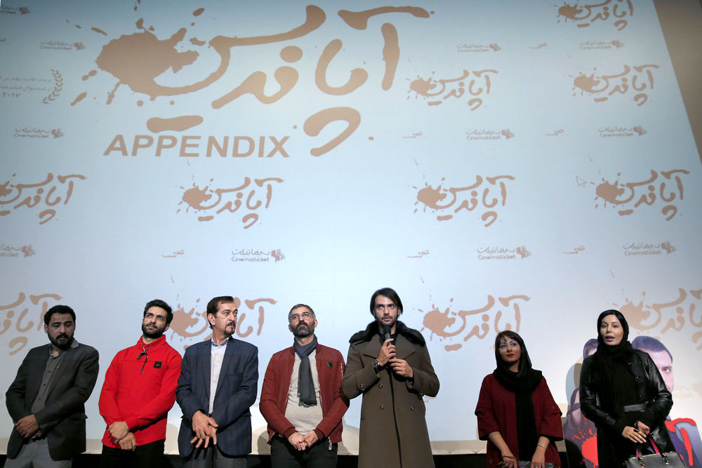 صحرا اسداللهی در اکران افتتاحیه فیلم سینمایی آپاندیس به همراه امیرعلی دانایی