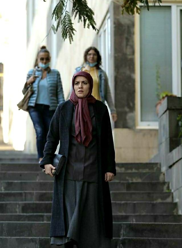 شایسته ایرانی در صحنه سریال تلویزیونی خانه امن