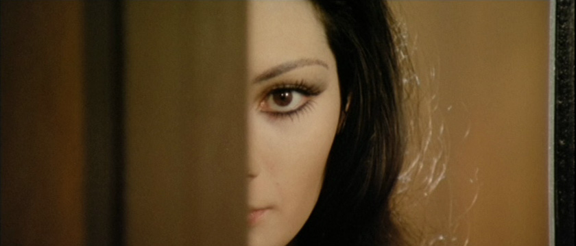 Edwige Fenech در صحنه فیلم سینمایی The Case of the Bloody Iris