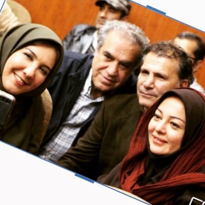 تصویری از رزیتا غفاری، بازیگر و کارگردان سینما و تلویزیون در پشت صحنه یکی از آثارش به همراه محمد یگانه و افشین سنگ‌چاپ