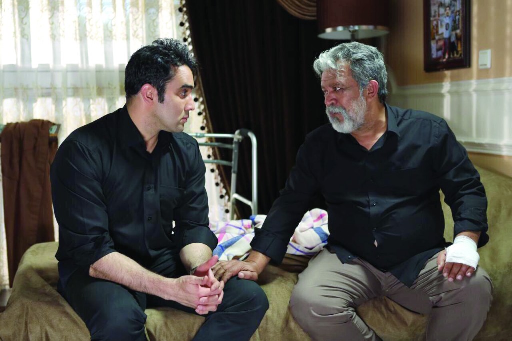 حسن پورشیرازی در صحنه سریال تلویزیونی برادر به همراه پوریا پورسرخ