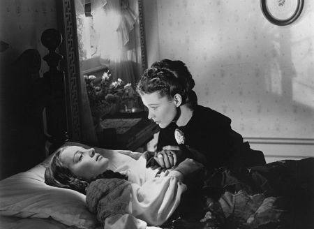 Olivia de Havilland در صحنه فیلم سینمایی بر باد رفته به همراه ویوین لی