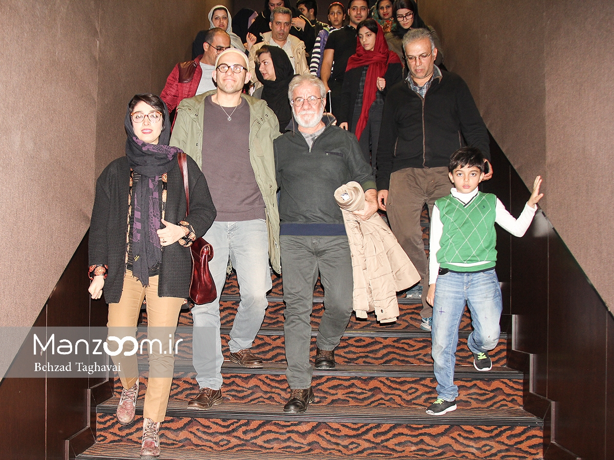 مسعود کرامتی در اکران افتتاحیه فیلم سینمایی لاک‌ قرمز به همراه مینا ساداتی و بابک حمیدیان